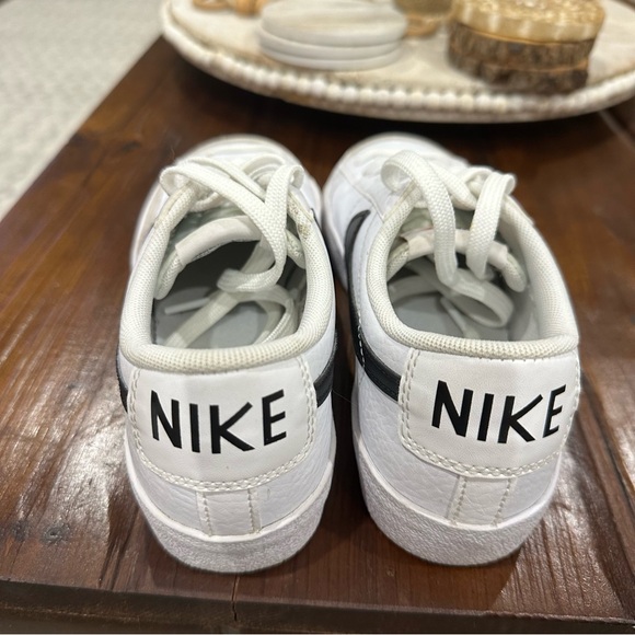 Big Kids' Nike Blazer Low '77 Shoes Size 5 - Picture 3 of 5